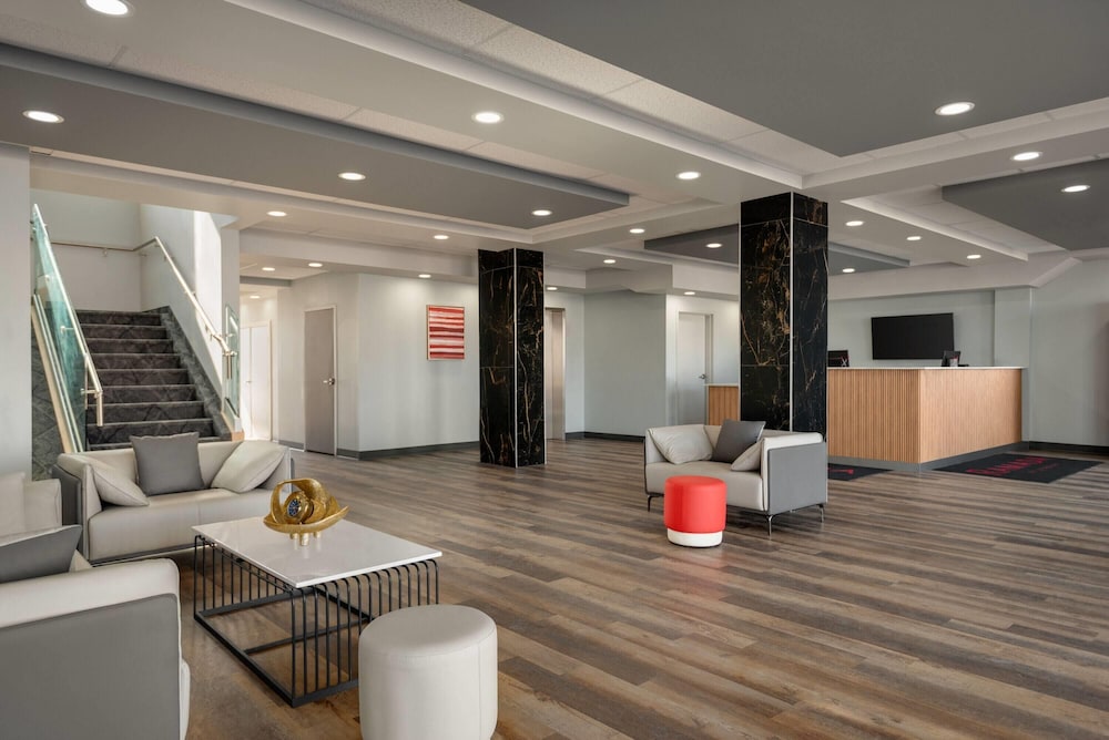 Ramada by Wyndham West Edmonton Hotel & Suites 34/45