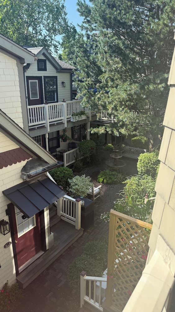 Crowne Pointe Historic Inn Spa 73/75