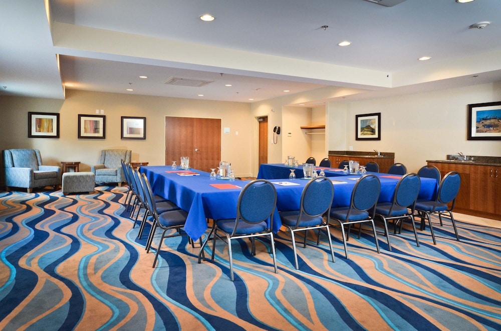Sandman Hotel Suites Squamish 42/46
