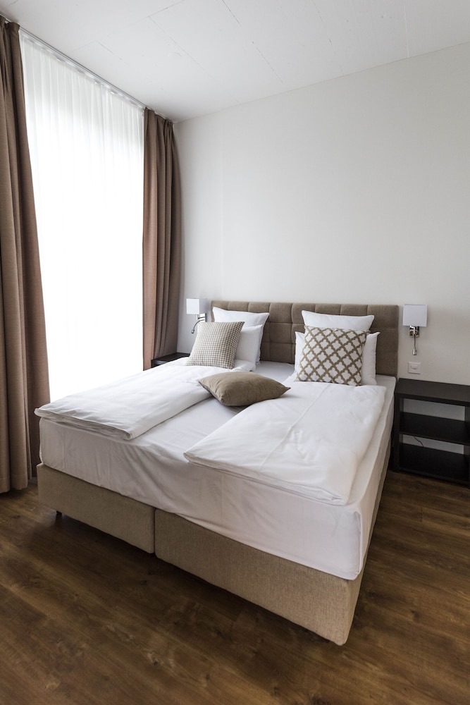 Hotel Swiss Star 9/59