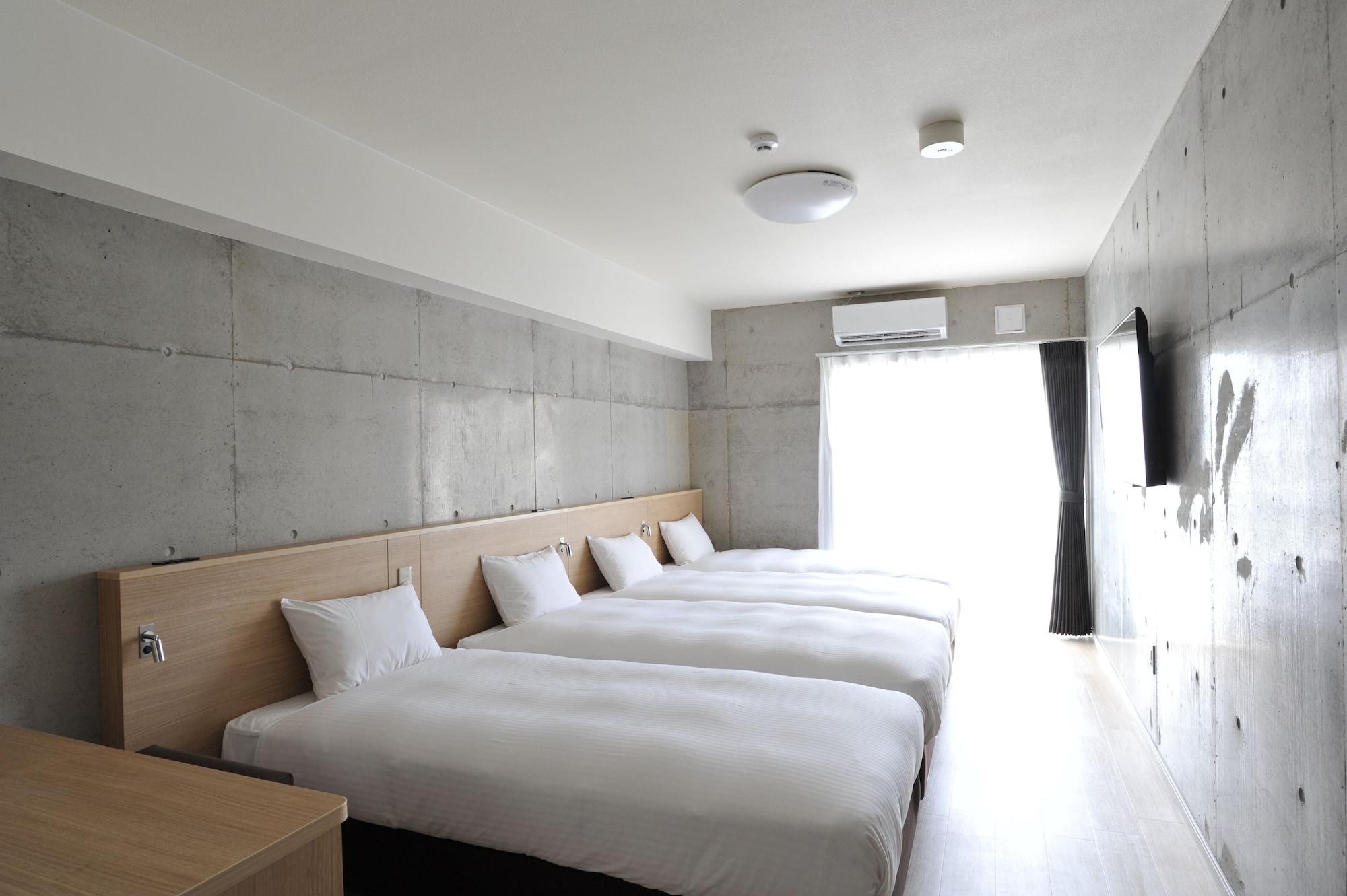 Room, Quadruple