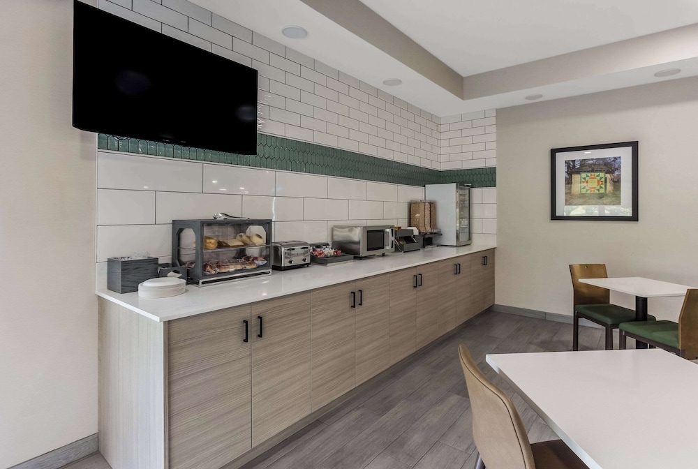 MainStay Suites Bourbonnais - Kankakee 34/47