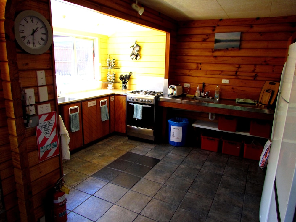Hanmer Backpackers 3/25