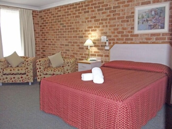 Town & Country Motor Inn 35/58