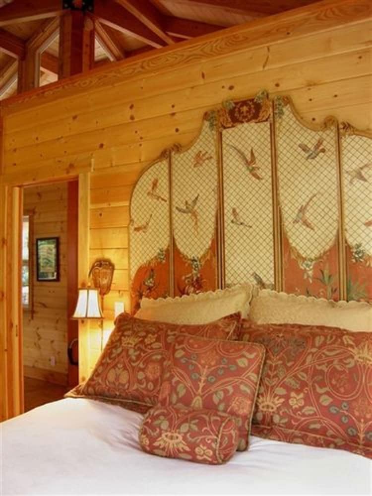 Volcano Mist Cottage 8/20