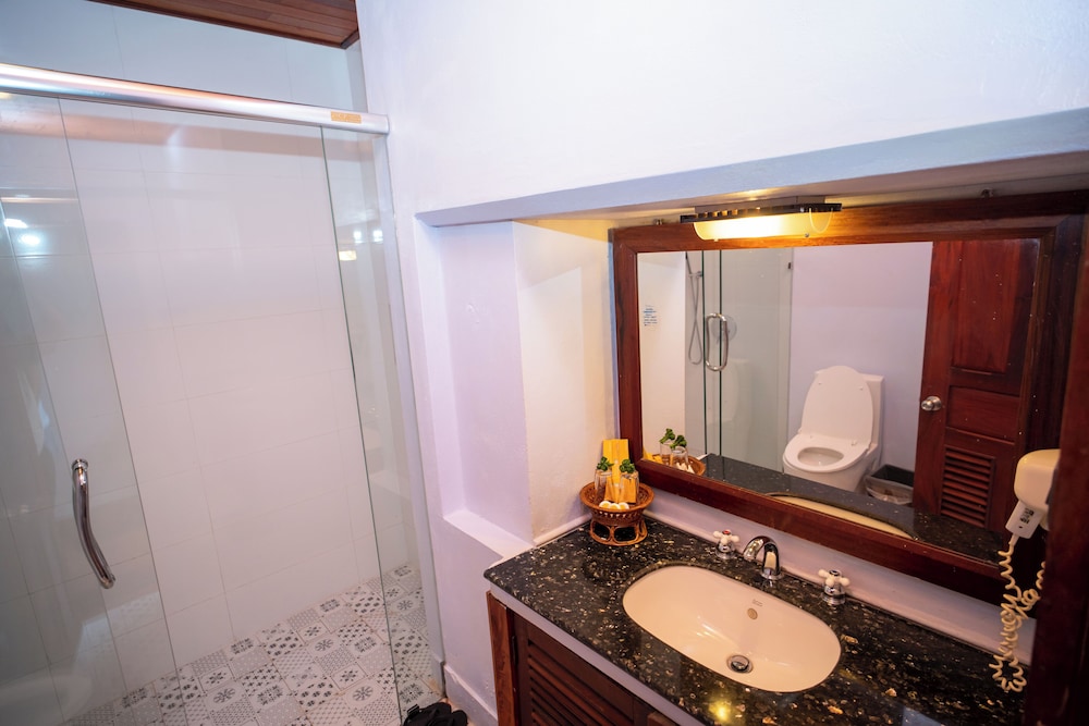 Muangthong Hotel 49/50