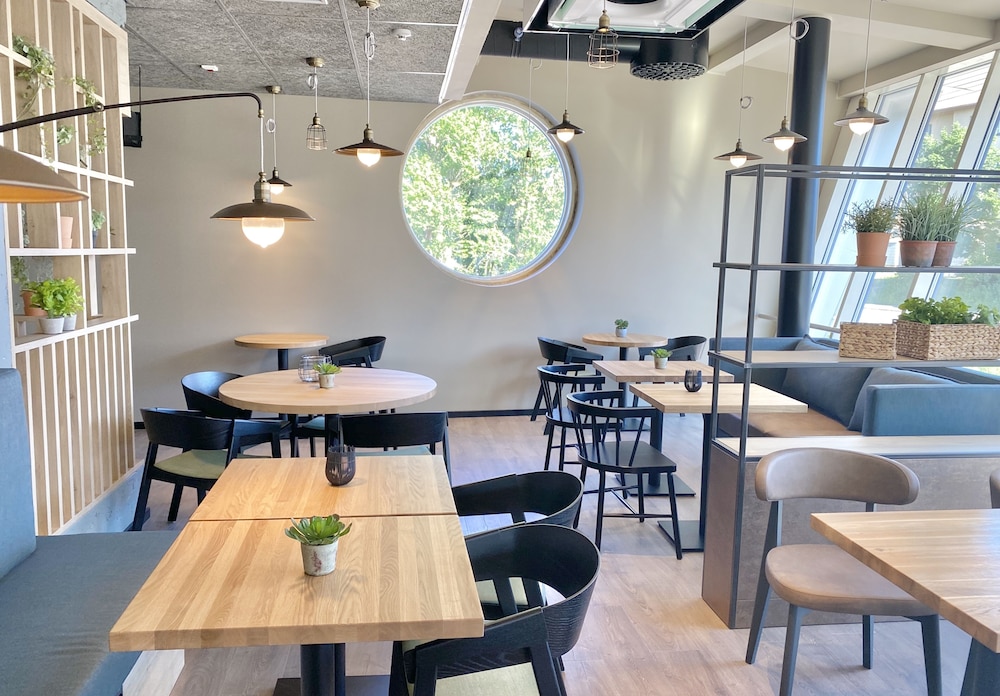restaurant cafeteria