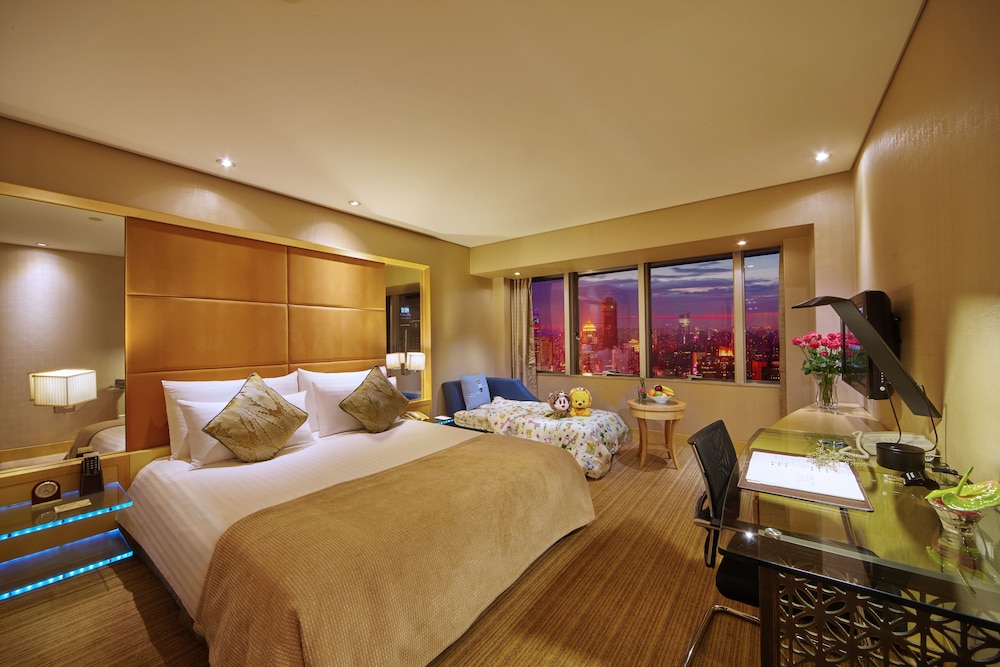 Jin Jiang Tower Hotel 10/63