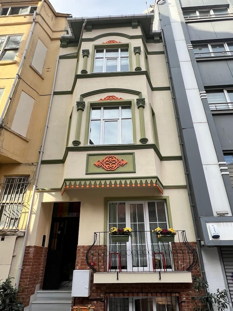 The White Swan Suites Beyoglu 2/74