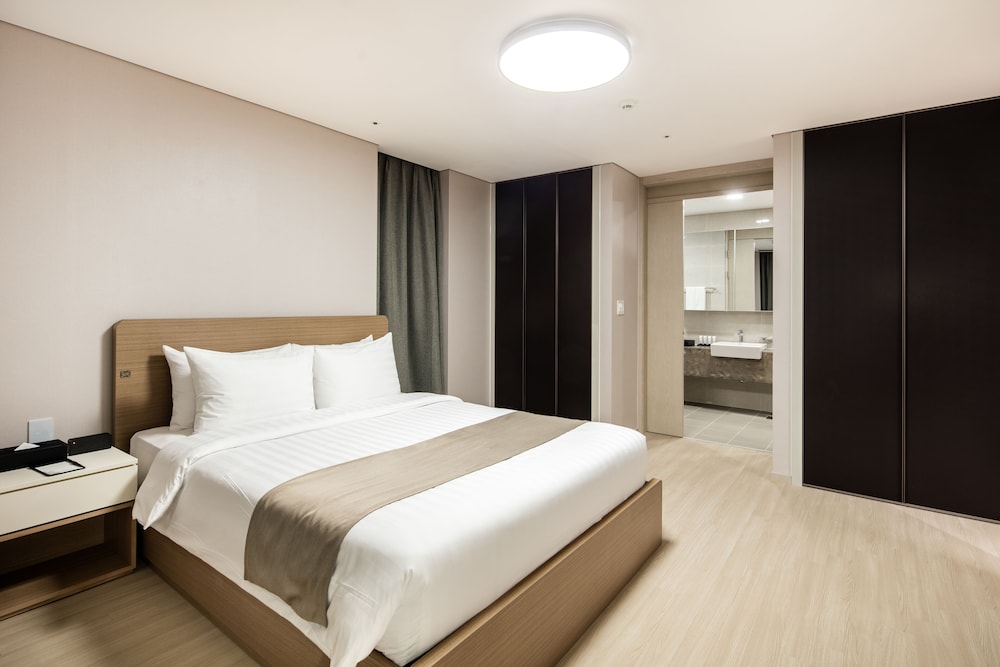 Presidential, Residence, Suite, 3 Queen Beds