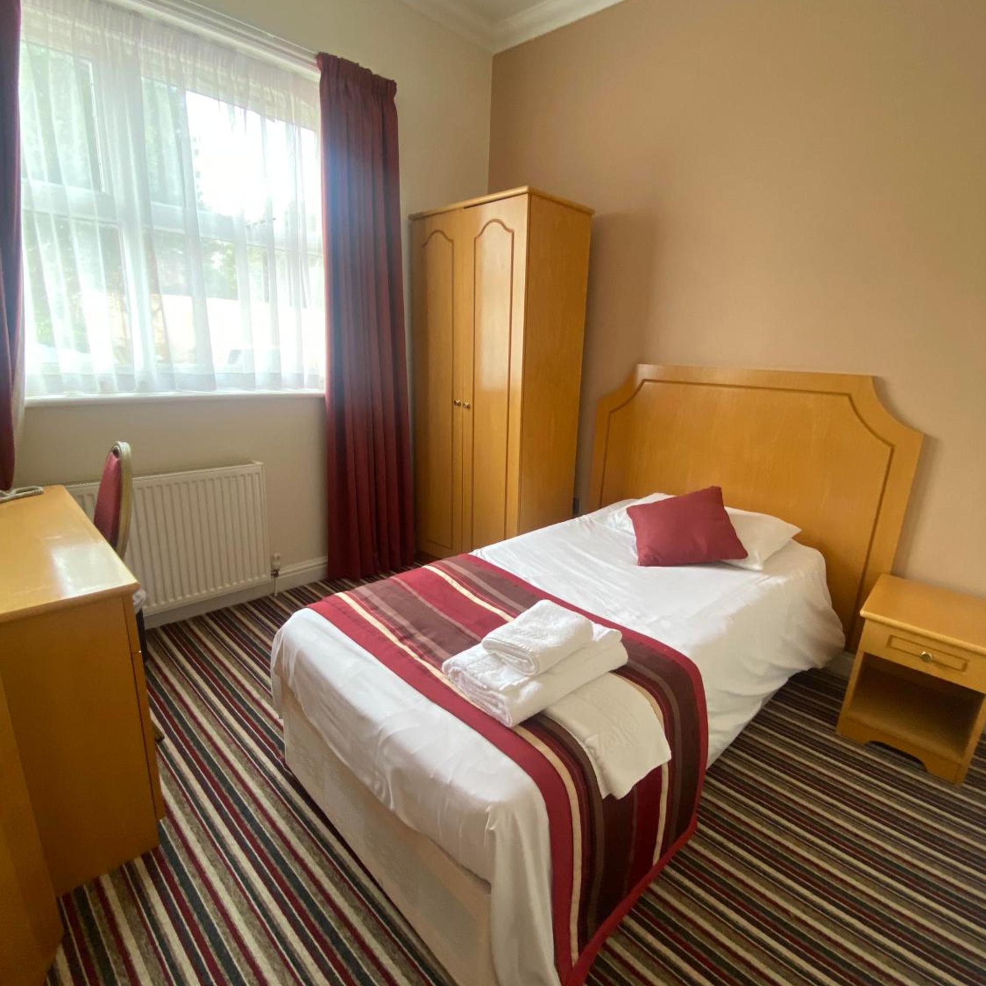 The Lawn Hotel 13/20