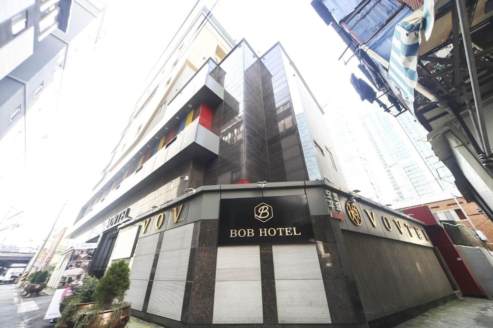 V Hotel 5/50
