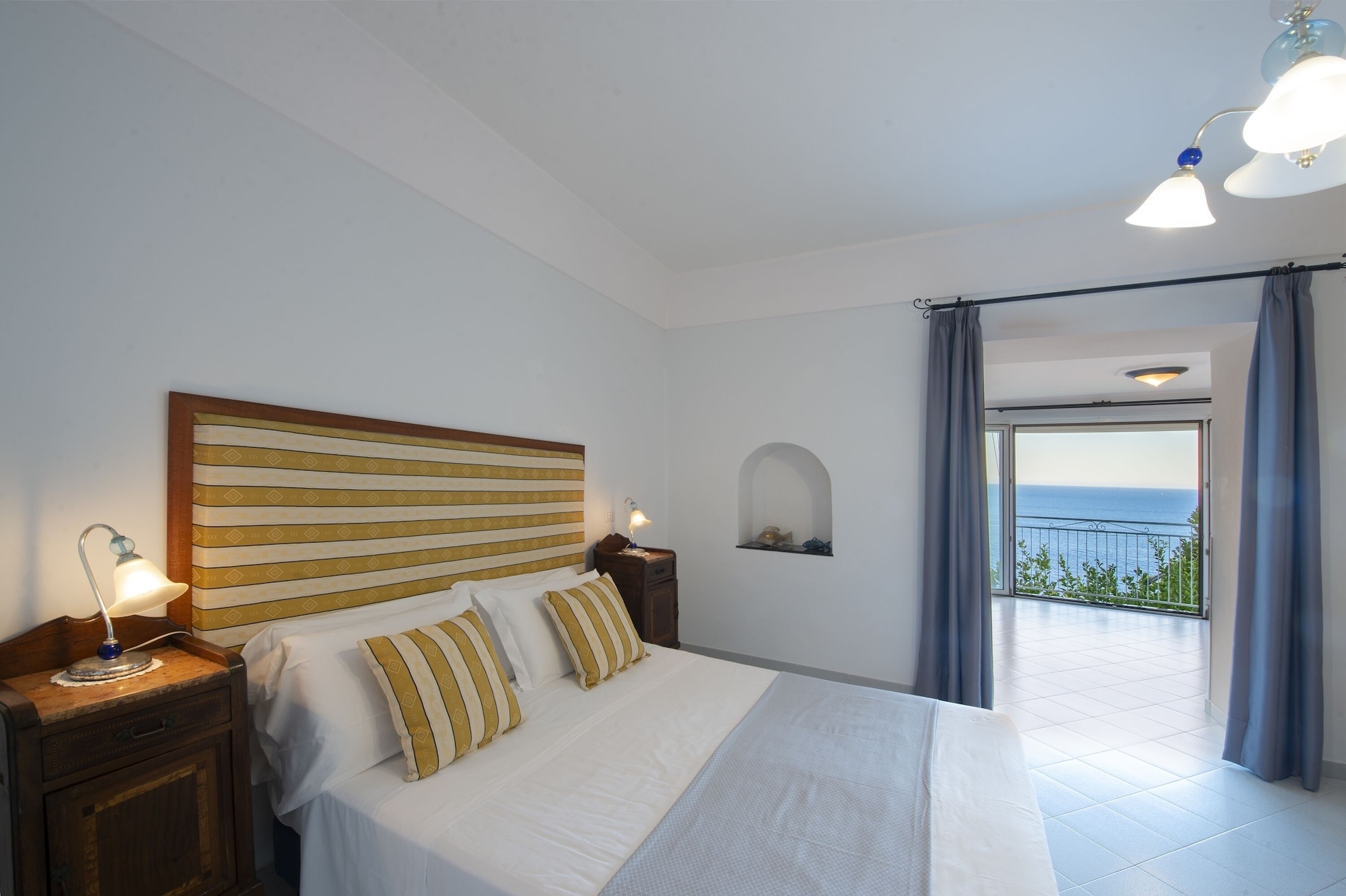 STANDARD, DOUBLE BED, SEA VIEW