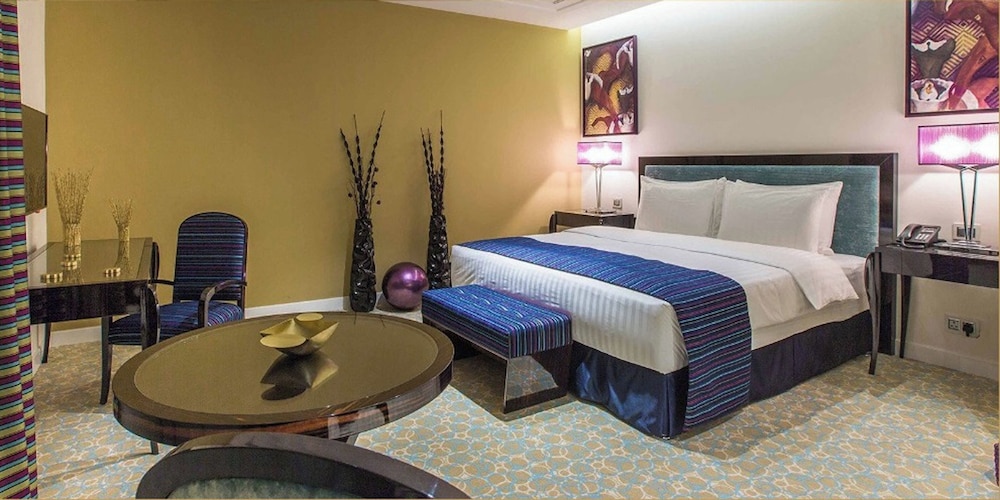 4 BEDROOMS, GRAND, VILLA