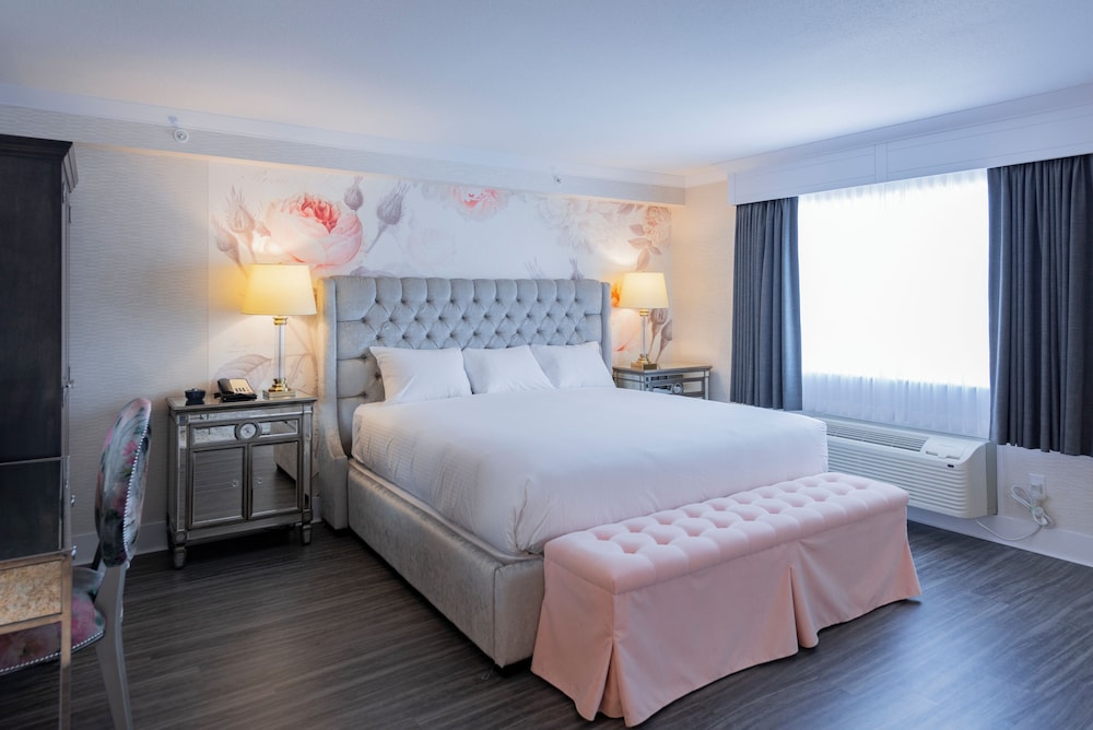 Romantic, King Bed, Jetted Tub