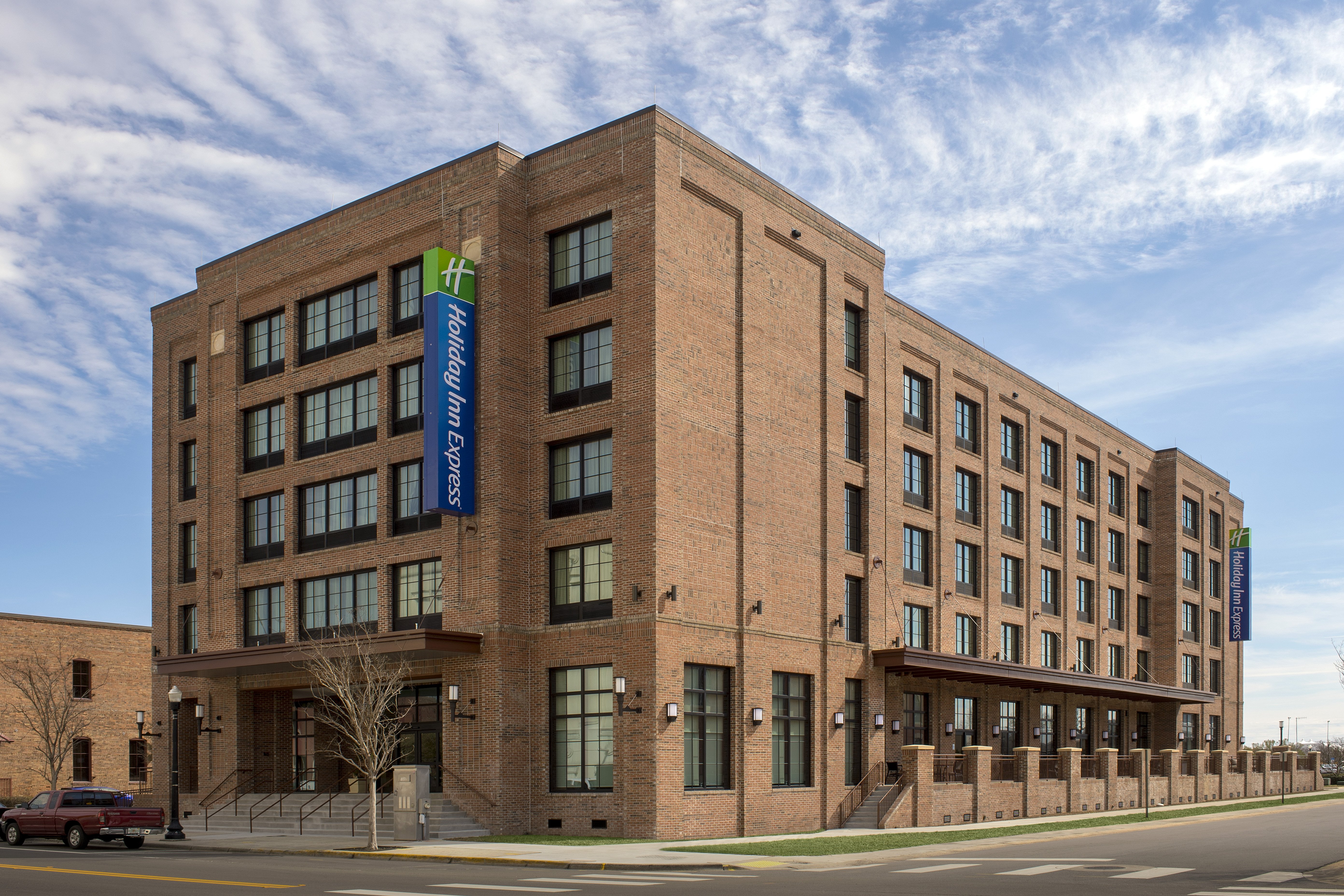 Holiday Inn Express Pensacola Downtown 6/41