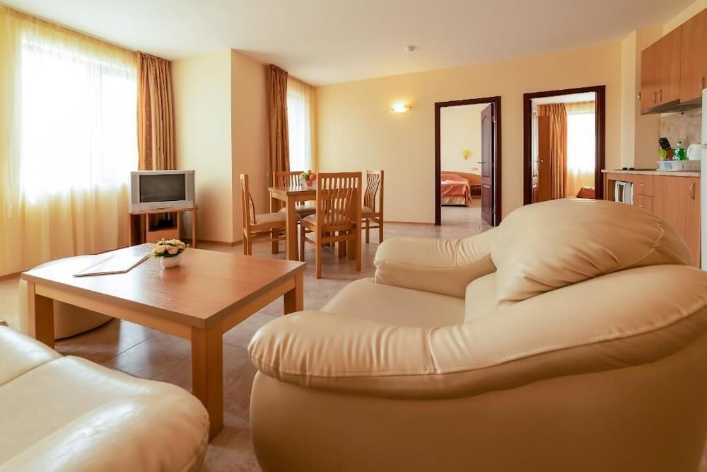 Aparthotel Rose Village 50/65