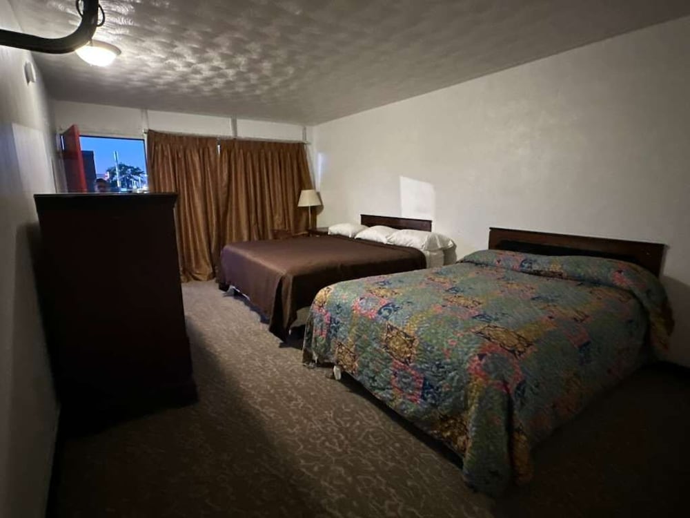 Gray Plaza Motel Benton Rend Lake I-57 20/39