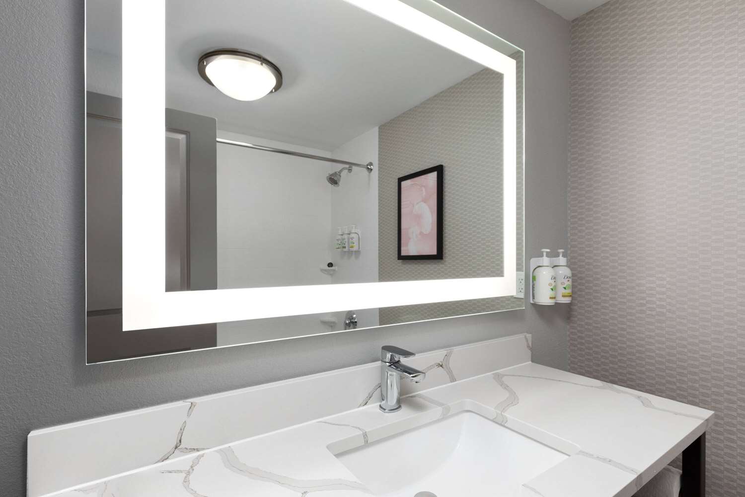 La Quinta Inn & Suites by Wyndham Knoxville Papermill 40/45