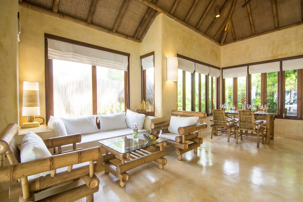 High Season Pool Villa Spa 38/56