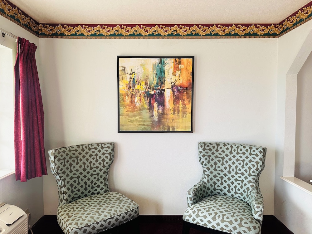The Executive Inn Suites 43/67