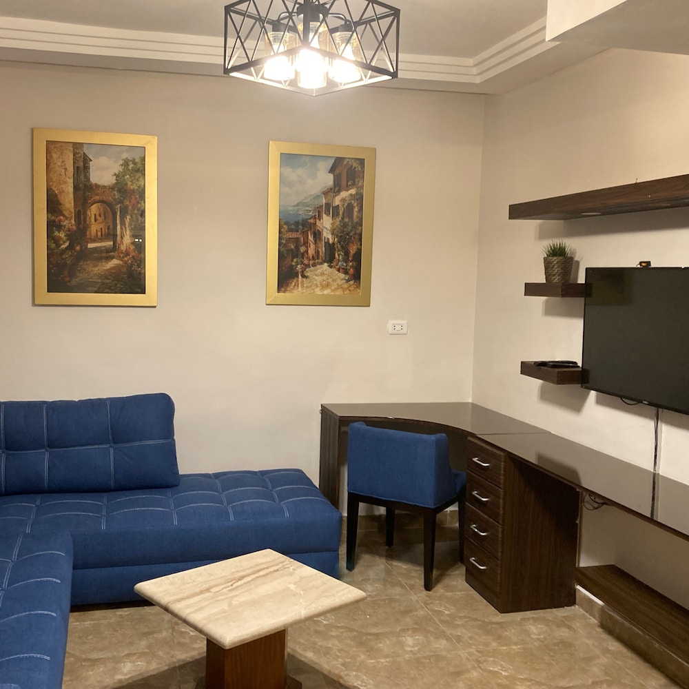 The Royal Luxury Apartments & studios 38/50