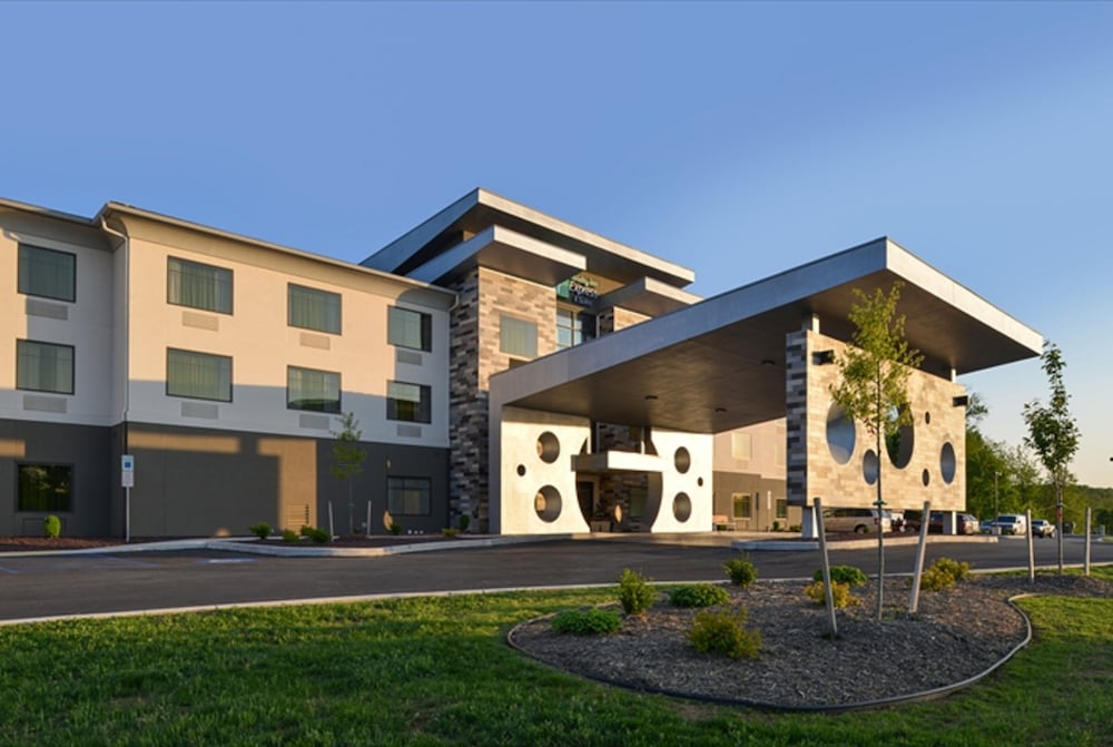 Holiday Inn Express Suites Shippensburg 1/65