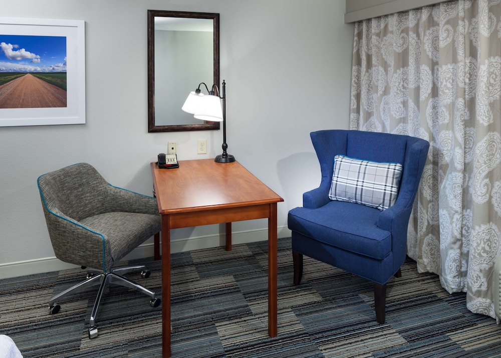 Hampton Inn Suites Cedar Rapids North 30/40