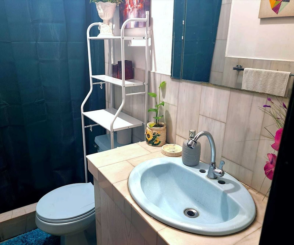 Alojamiento El Salvador Guest House 47/50