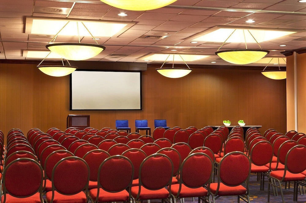 Courtyard By Marriott Alexandria Pentagon South 16/20