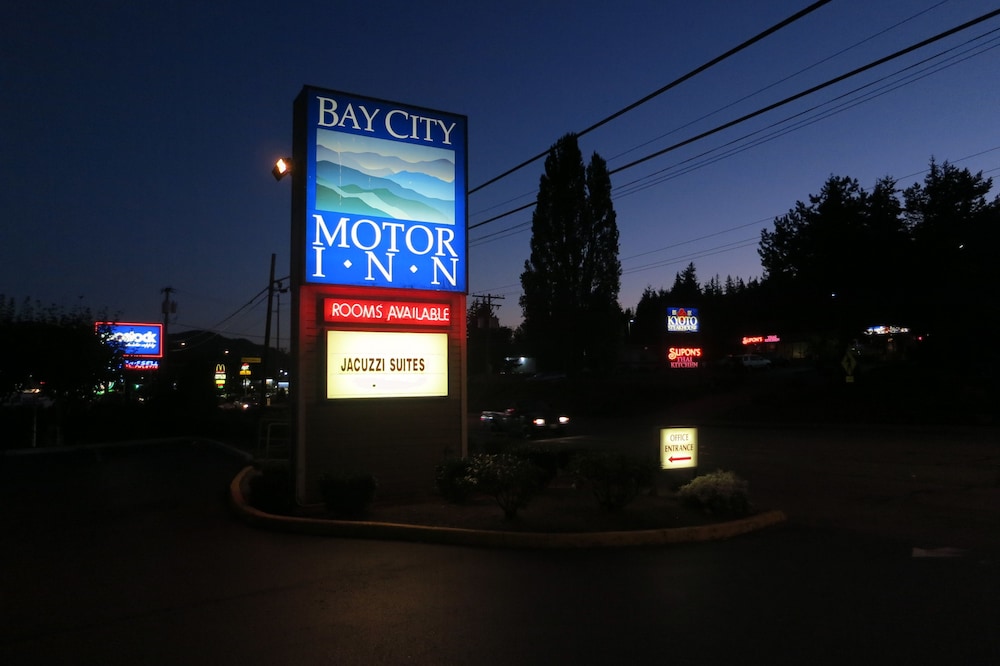 Bay City Motor Inn 2/67