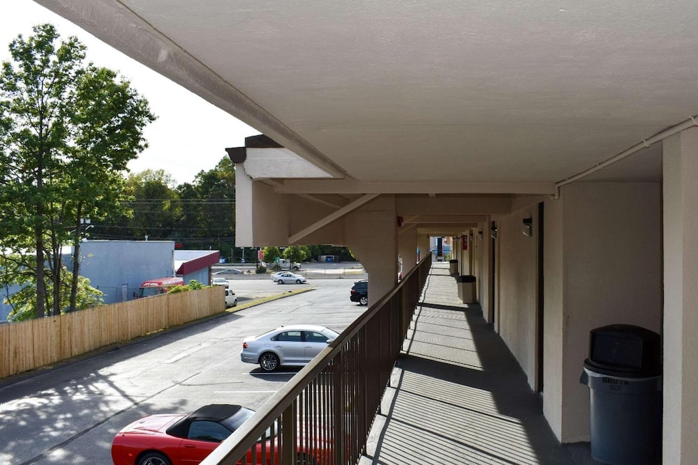 Mho Hotel Bordentown 33/37