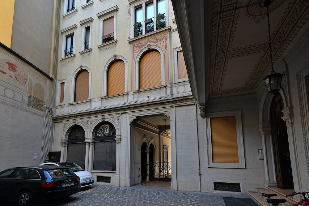 Milan Retreats Duomo 47/50