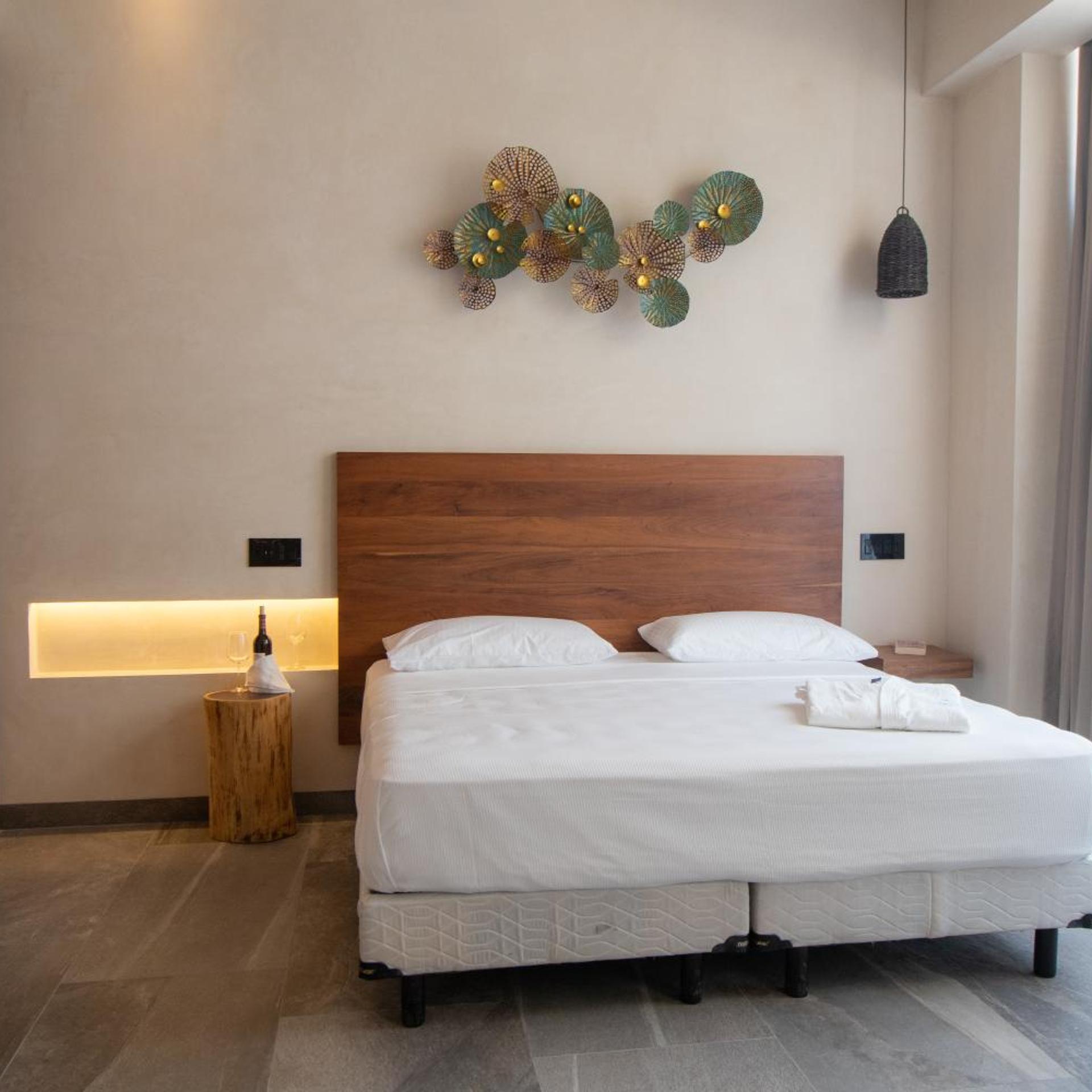 DELUXE, QUEEN BED