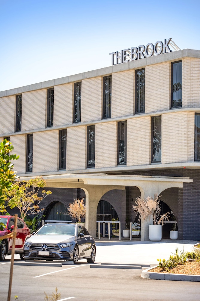 Brook Hotel 2/50