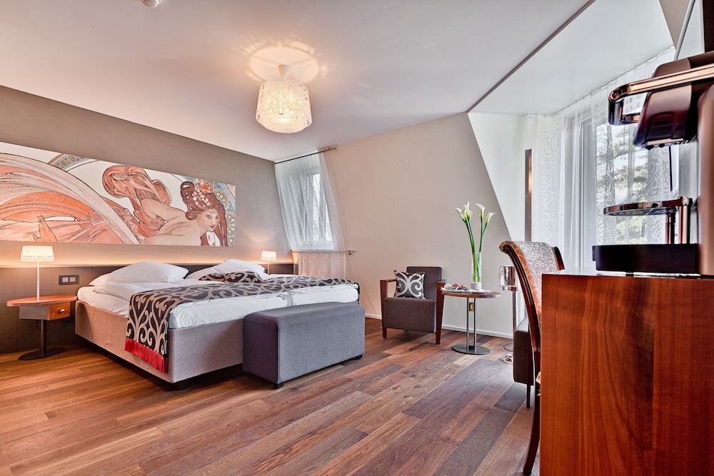 Boutique, Double Bed, Lake View