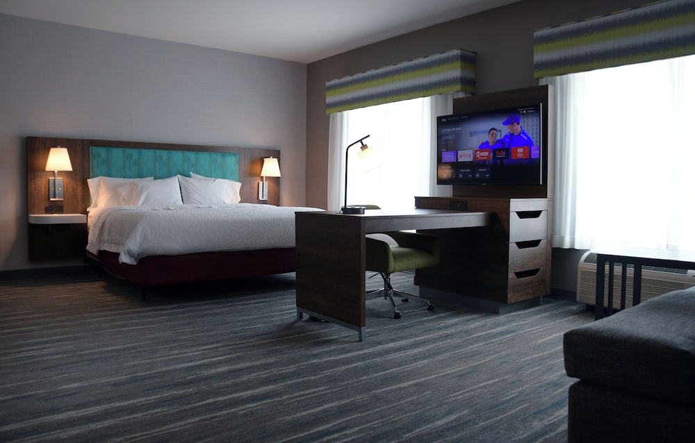 Hampton Inn Glendale Milwaukee, WI 8/42