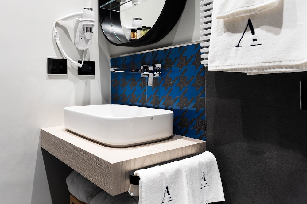 Amadomus Luxury Suites 45/46