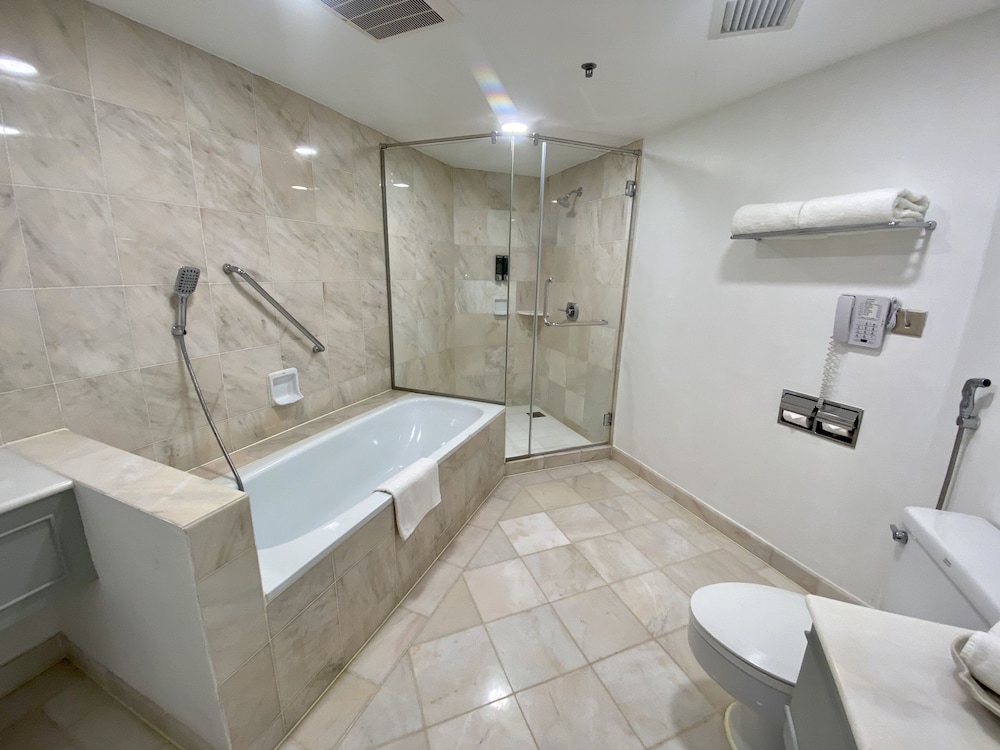 SABAH HOTEL SANDAKAN 17/69