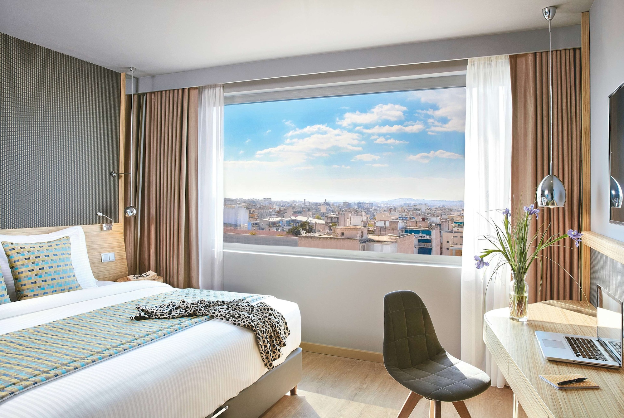 EXECUTIVE, TWIN BEDS, CITY VIEW
