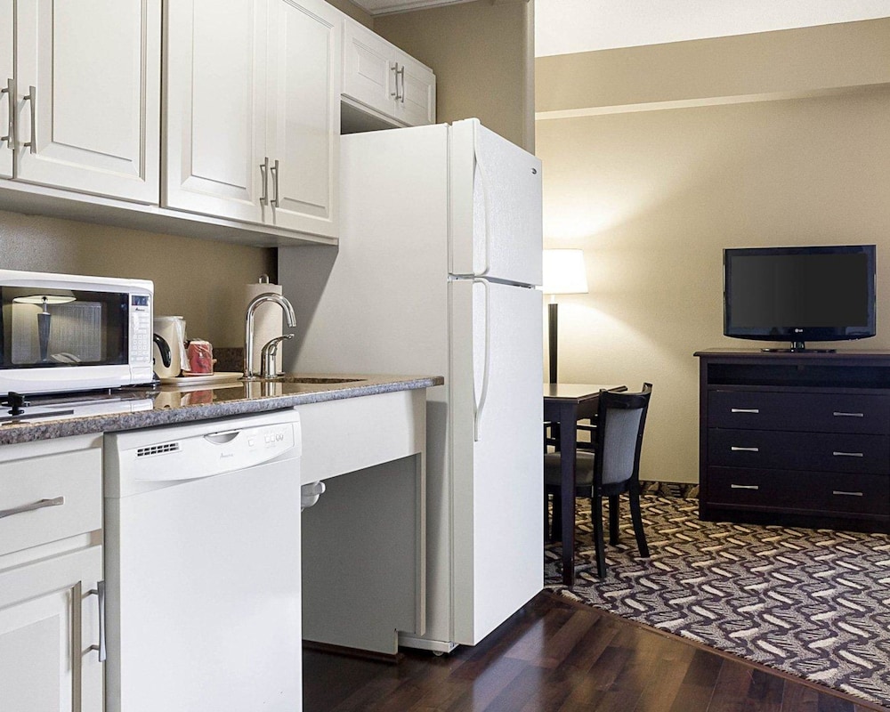 MainStay Suites Bismarck 21/25