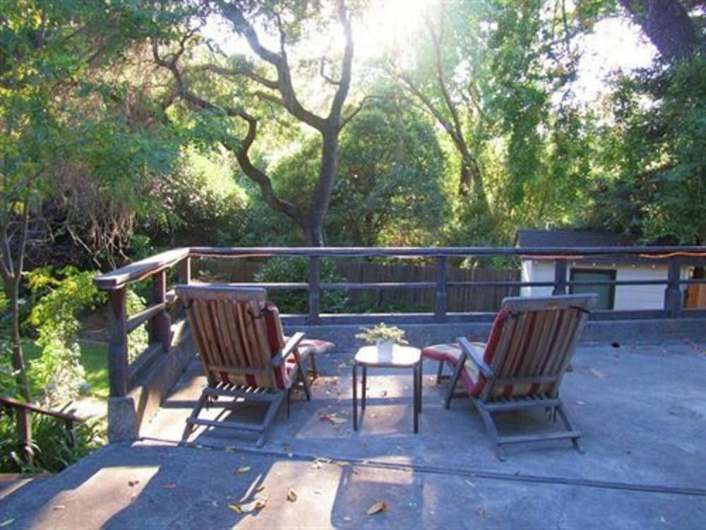 Cinnamon Bear Creekside Inn 1/59