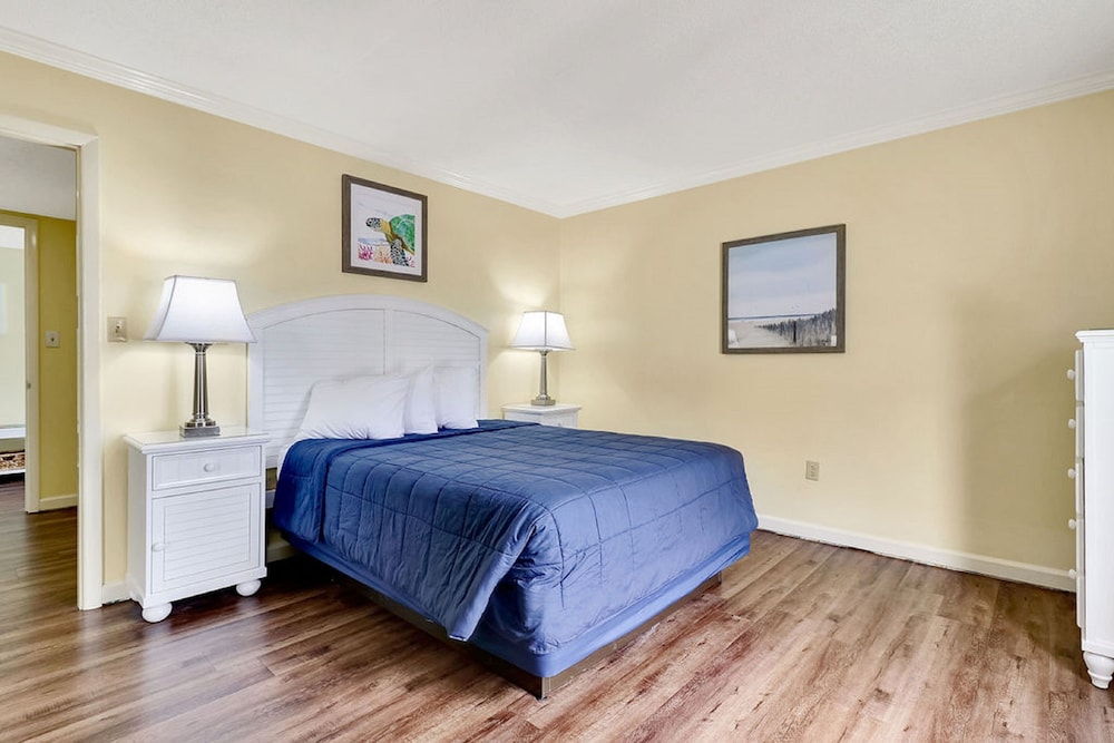 3 BEDROOMS, PENTHOUSE, OCEAN FRONT