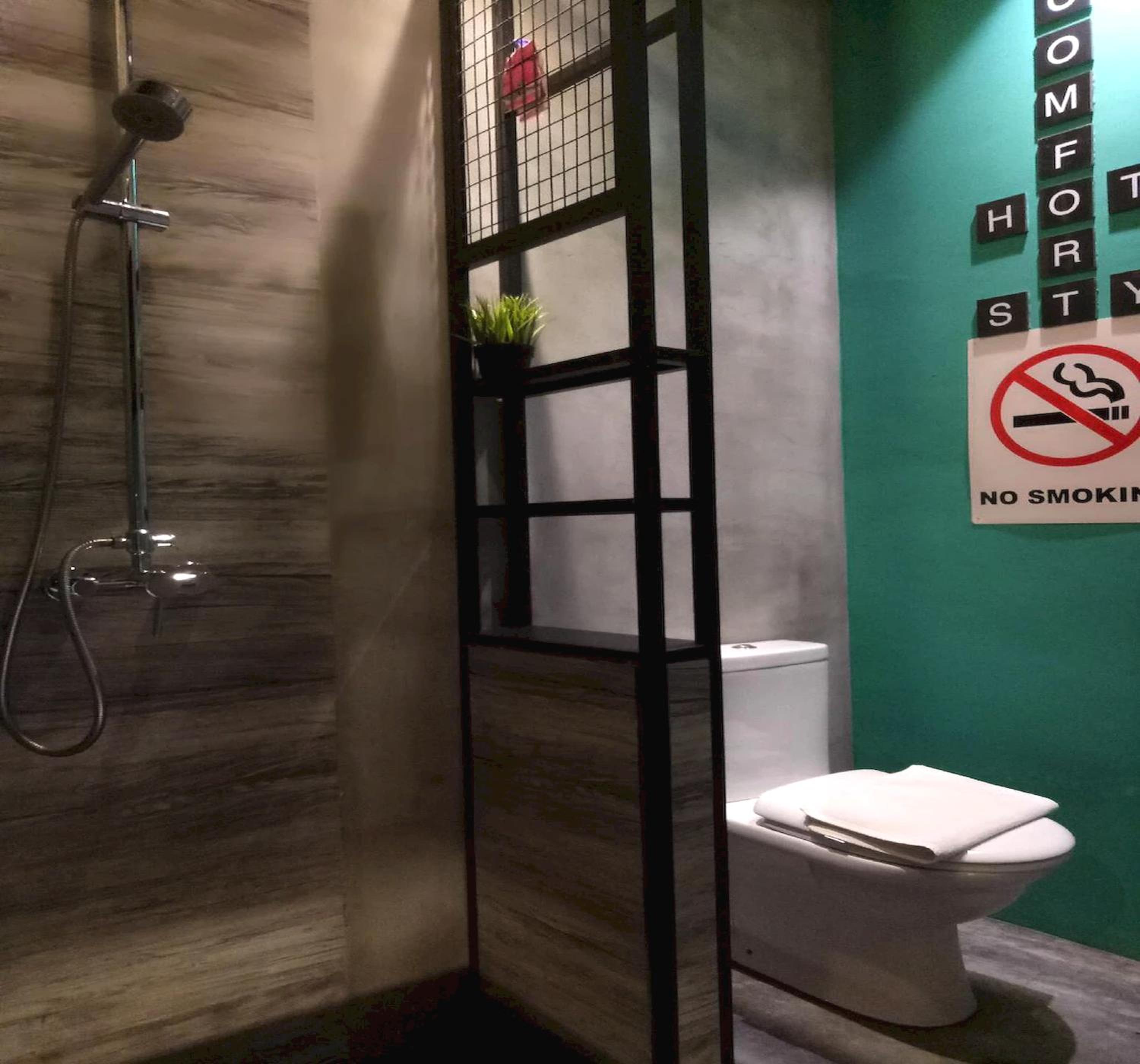 OYO 90899 Tube Hotel Melaka 23/23
