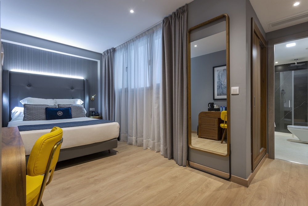 INTERIOR, SINGLE