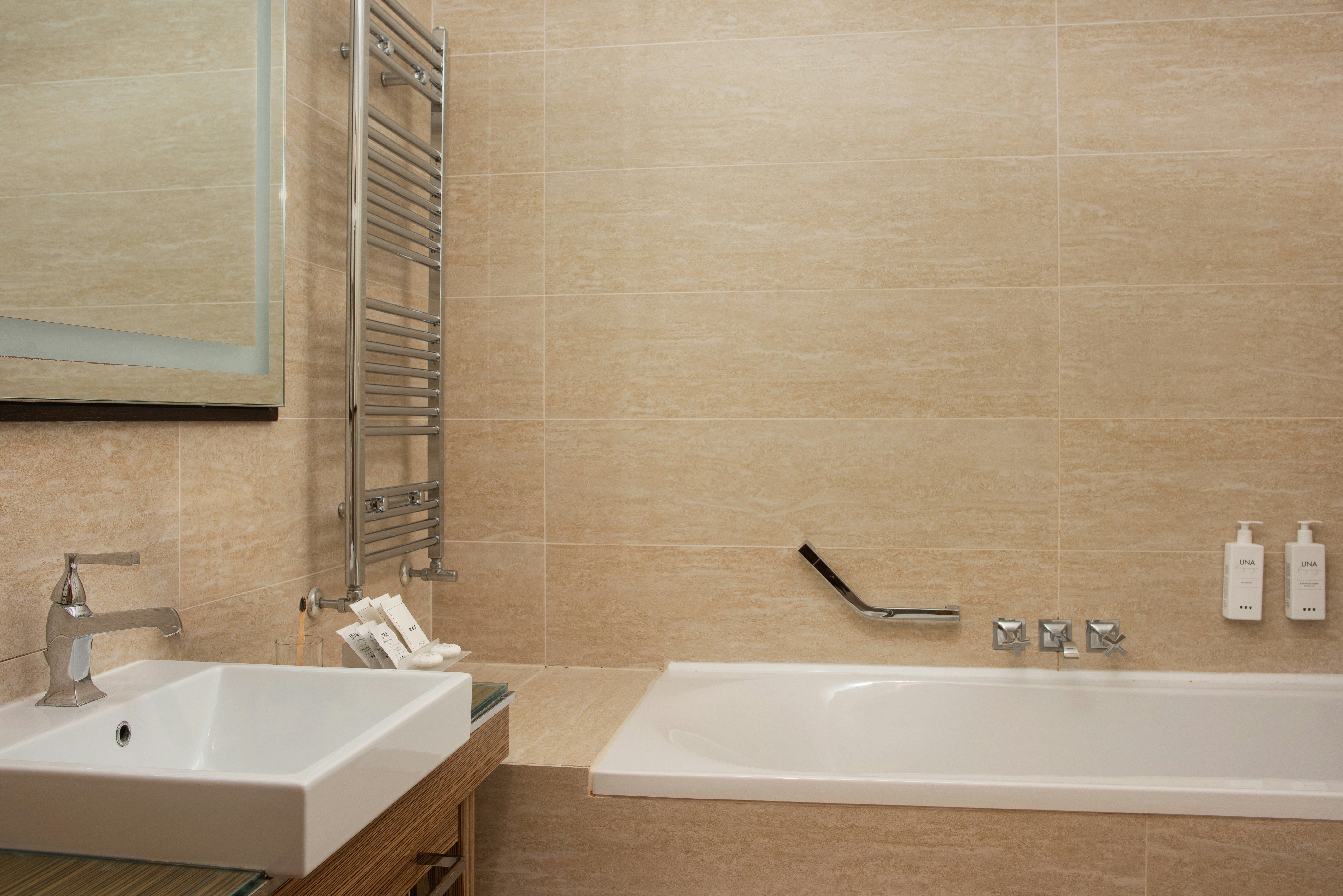 غرفة سوبيريور بسرير مزدوج بشرفة، UNAHOTELS Deco Roma 6/6