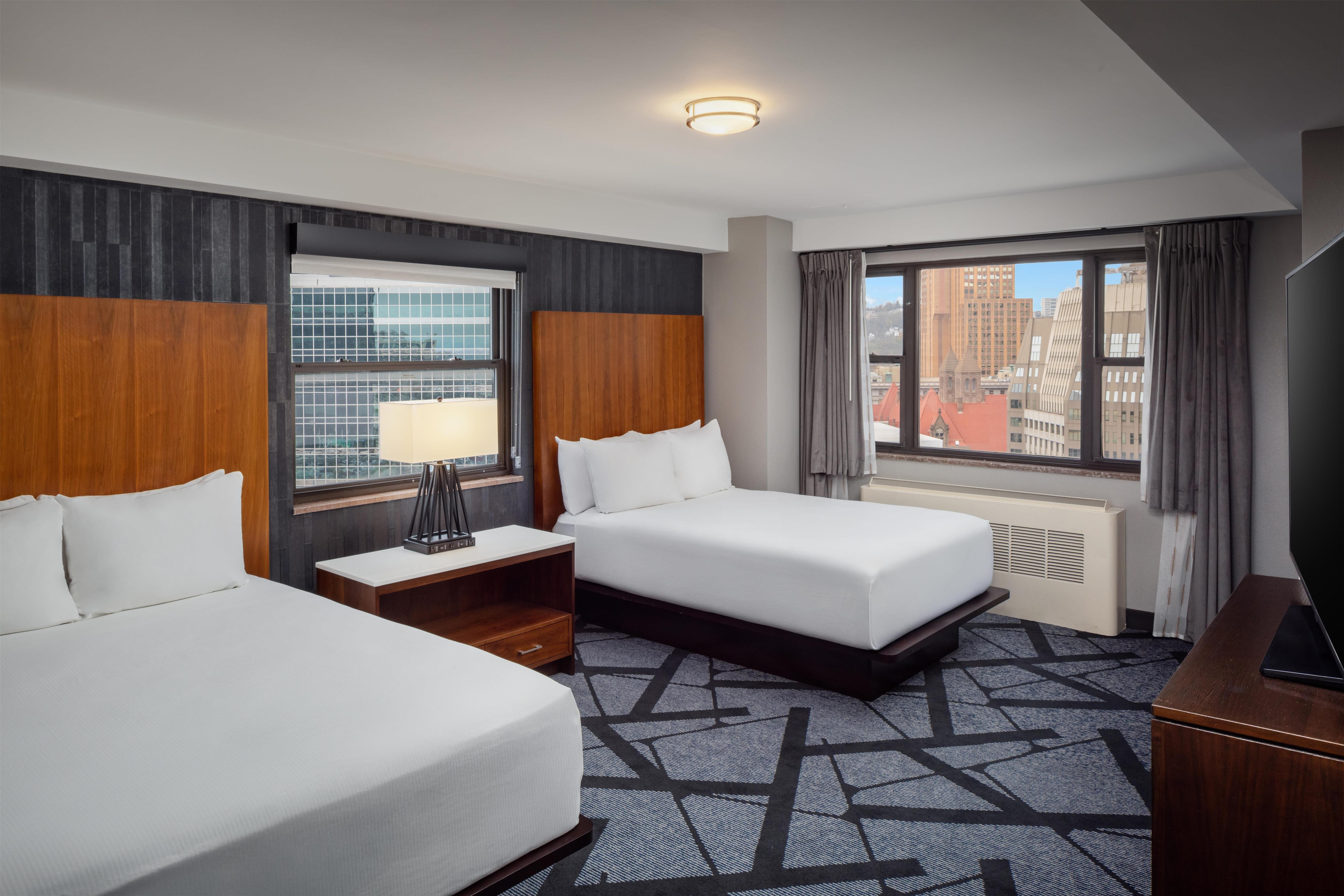 SKYLINE, 2 DOUBLE BEDS, DOWNTOWN VIEW
