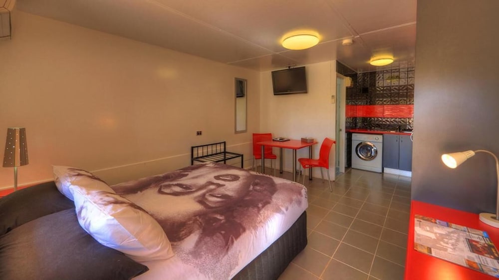 Best Western Halls Creek Motel 16/48