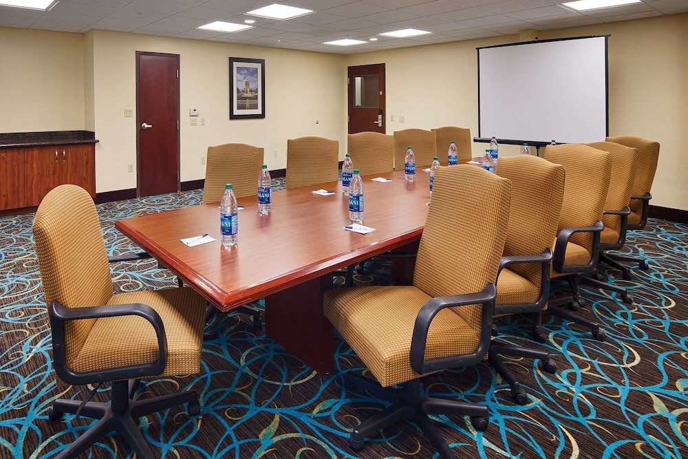 Days Inn & Suites by Wyndham Sam Houston Tollway 39/50
