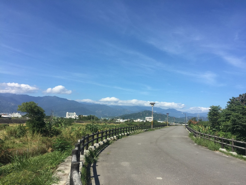 Tiin Tinn Rivershore B and B 42/50
